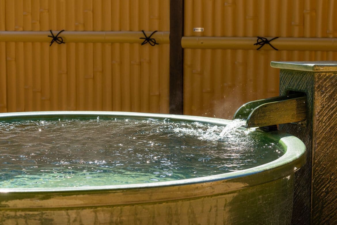 美人の湯しろとり かみほの湯　陶器風呂